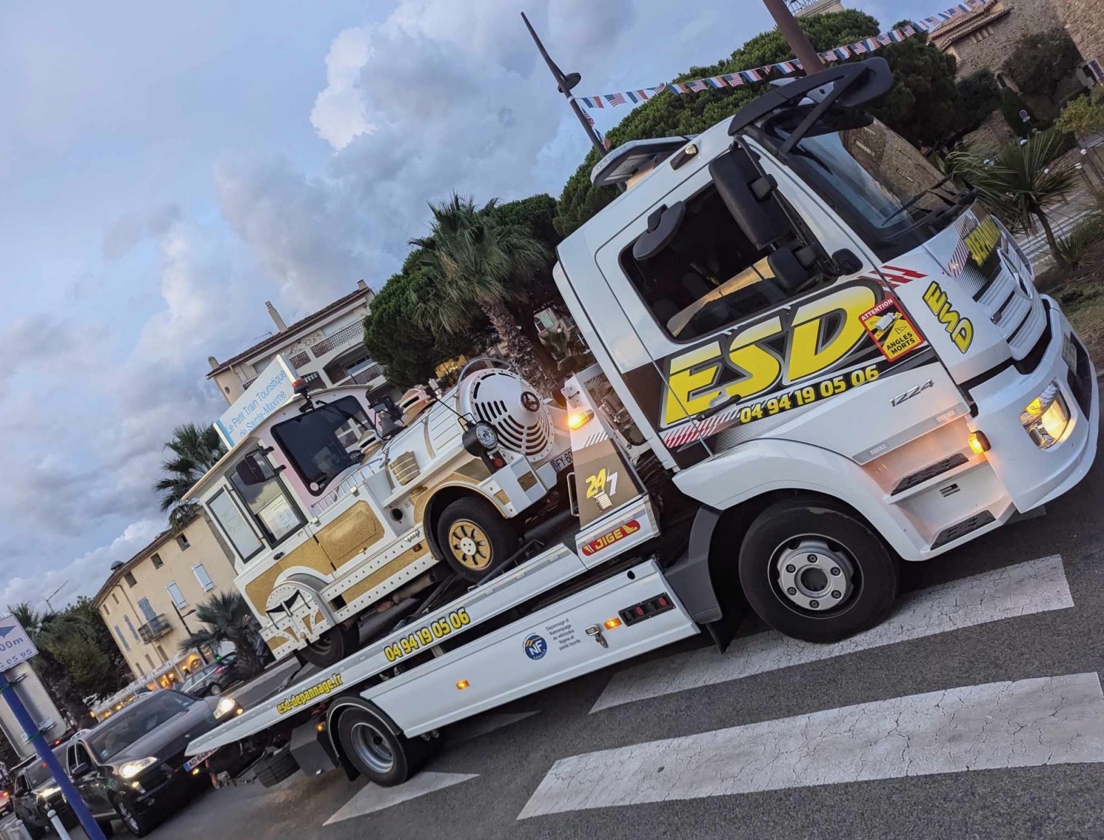 remorquage petit train à sainte-Maxime dans le Var