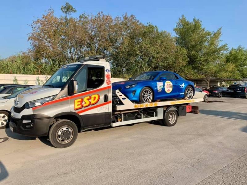 Transport d'une voiture de collection sur votre lieu de villégiature dans le Golfe de Saint Tropez